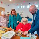 Ángela Hidalgo visita el centro residencia para mayores Los Paúles de Andújar. / Junta de Andalucía.