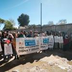 Asistentes a la concentración en el puente que une Villargordo y Mengíbar. / Pablo Espinosa.