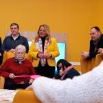La delegada territorial de Inclusión Social, Juventud, Familias e Igualdad, Ángela Hidalgo, visita el centro de día El Mirador. / Junta de Andalucía