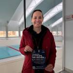 La concejala de Deportes en el Ayuntamiento de Torredelcampo, Gloria Civantos, presenta la programación de actividades en la piscina municipal cubierta. / Ayuntamiento de Torredelcampo.
