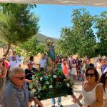 Uno de los momentos de la procesión en Poyotello. / Juanfran Paredes / Diario JAÉN. 