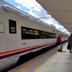 Viajeros en la estación de tren de Jaén. / Renfe.