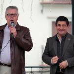 El alcalde de Albanchez de Mágina, Diego Fernández, junto al presidente de la Diputación de Jaén, Paco Reyes, en la inauguración del hogar del pensionista. / Diputación de Jaén.