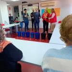 Visita al taller de reciclaje para impulsar el acompañamiento social, la adquisición de ámbitos responsables y la mejora de la empleabilidad. / Junta de Andalucía.