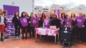 MAREA MORADA. Un grupo de mujeres participantes en la “pinchada” feminista organizada por Comisiones Obreras (CC OO).