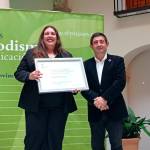 La periodista de Diario JAÉN Elisabeth Ruiz y el presidente de la Diputación de Jaén, Francisco Reyes. / Fran Miranda / Diario JAÉN.