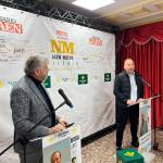 Juan Espejo y Juan de Dios Ortega durante la nueva edición de Diálogos “Jaén Nuevo Milenio”. / Jason Moyano / Diario JAÉN.