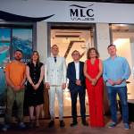 Antonio Hervás, Mariola Aranda, José Luis Martín, Enrique Mendoza, Rosario Jódar y Michel Rentero, en la puerta de la oficina.