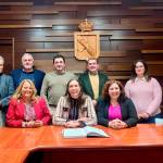 Loles López, en el centro, en la visita al Ayuntamiento de Rus. / Junta de Andalucía.