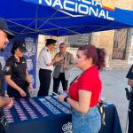 Estand del Plan Turismo Seguro instalado en la plaza de Santa María.