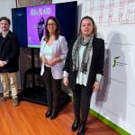 La diputada de Cultura y Deportes, África Colomo, y la directora de la Galería Renace, Patricia Galgani, presentes en el anuncio de la exposición en Madrid. / Diputación de Jaén.