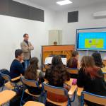 El delegado de Desarrollo Educativo, Francisco José Solano (en el centro), en el Conservatorio Profesional de Música Ramón Garay. / Junta de Andalucía.