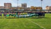 FRATERNIDAD. Los jugadores del Unión Deportiva Ciudad de Torredonjimeno y el Atlético Porcuna.