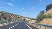 La carretera A-306 a su paso por Torredonjimeno.