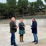 El diputado de Servicios Municipales de la Diputación de Jaén, José Luis Hidalgo, junto a la alcaldesa de Santiago de Calatrava, Rocío Zamora. / Diputación de Jaén.