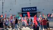 Imagen de archivo de los paros parciales en Konecta, en La Carolina. / Europa Press.