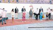 EN FAMILIA. Premiados, asistentes y autoridades posan tras la celebración de una gala con todas las garantías de seguridad en el anfiteatro del Parque del Bulevar, en la capital.