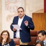 Víctor Torres, en el Parlamento andaluz, en una imagen de archivo. / PSOE.