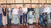 CINE. Pérez, Olivares y Martínez, con miembros de la Asociación Cultural “Amigos de la música” en la presentación del festival.