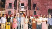 ORGULLO COLECTIVO. Imagen de grupo de los galardonados en la solemne ceremonia celebrada en la Plaza de la Iglesia.