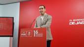 El secretario general del PSOE en Jaén, Juan Latorre, en la sede del PSOE en la calle Hurtado. / F. Gaitán / Diario JAÉN