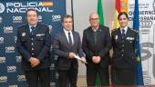 El intendente principal de la Policía Local de Jaén, Luis Ojeda; el alcalde de Jaén, Julio Millán; el subdelegado del Gobierno de España en Jaén, Manuel Fernández; y la comisaria jefe de la Policía Nacional en Jaén, Layla Dris. / F. Gaitán / Diario JAÉN.