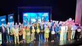 Foto de familia de galardonados y asistentes a los Premios Reino de Jaén “Sierra Sur”. / Diario JAÉN.