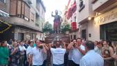 San Juan Bautista procesiona por las calles de Los Villares en junio de 2025. / Francisco Gaitán / Diario JAÉN. 