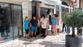Colas en la puerta de la tienda del Real Jaén en la calle Bernabé Soriano de la capital. / F.Gaitán / Diario JAÉN. 