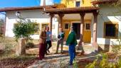 Entrega de llaves de la casa rural. / Junta de Andalucía.