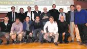 EQUIPO DE LUJO. Monereo, Anquela, Vilches, Barroso, Rueda, Juanjo, José Calle (CajaSur), Juan Luis, e Hidalgo. Debajo, Castillo, Valenciano, Álex, Manolín, Leles y Machado.