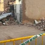 Imagen de una vivienda en ruinas acordonada por motivos de seguridad. / PP de Jaén.