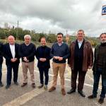 Erik Domínguez (en el centro), junto a responsables del PP y Jaén Merece Más en Baeza. / PP de Jaén.