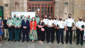 RECONOCIMIENTO. Catalina Madueño, de rojo, en el acto de entrega del premio a la Guardia Civil y Policía Nacional.