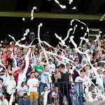 Afición del Real Jaén al inicio de partido frente al Torre del Mar en La Victoria. / Juande Ortiz / Diario JAÉN. 