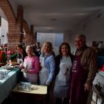 Los comensales disfrutan de unas tapas exquisitas y con auténtico sello andaluz. / Juan Antonio Cabrera.