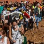 Voluntarios en un municipio valenciano afectado por la dana para colaborar en las labores de limpieza. Archivo. / Rober Solsona / Europa Press.