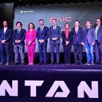 Inauguración de la renovada factoría linarense Santana Motors. / Ana Belén Portellano.