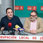 El secretario de Organización del PSOE de Jaén, Víctor Torres, junto al portavoz socialista Enrique Yerves. / PSOE Jaén.