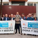 Concentración para exigir el arreglo de la carretera A-6000. / PSOE de Jaén.