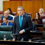 El consejero de Sanidad, Presidencia y Emergencias de la Junta de Andalucía, Antonio Sanz, en el Parlamento andaluz. / Junta de Andalucía.