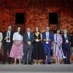 Los galardonados con el presidente y responsables de la Diputación y el Ayuntamiento de Sabiote. / Francisco Gaitán / Diario JAÉN.