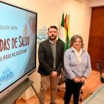 El concejal de Salud y Consumo en el Ayuntamiento de Linares, Antonio Luis Hervás, y la presidenta de la Asociación de Fibromialgia Cavias, Áurea Sánchez. / Ayuntamiento de Linares.