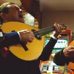 “Segura Viva” canta al calor de la barra del “Endriño”. / Diario JAÉN.