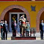 Imagen de archivo del rey Felipe VI presidiendo el acto de jura de Bandera de alumnos de la Guardia Civil, a 12 de abril de 2024, en Baeza. / Juan de Dios Ortiz / Europa Press.