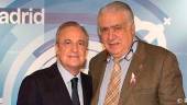 HOMENAJE. El presidente del Real Madrid, Florentino Pérez, y el expresidente Lorenzo Sanz en una foto de Archivo.