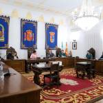 El subdelegado Manuel Fernández preside, junto con el alcalde de Porcuna, Miguel Moreno, la Junta Local de Seguridad con el objetivo de analizar la situación durante la campaña de aceituna. / Subdelegación del Gobierno.