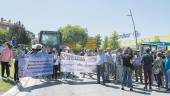 CONCENTRACIÓN. Agricultores y comunidades de regantes, llegados desde distintos puntos, también demandan mayores cuotas de riego para sus olivares. 