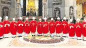 Los 18 obispos que visitan estos días Roma, entre los que se encuentra el de Jaén, Sebastián Chico Martínez, en el Vaticano.