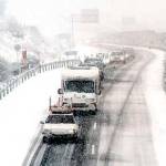 El Puerto El Carretero en la A-44, a la altura de Campillo de Arenas, sufrió fuertes retenciones. / José Poyatos / Archivo histórico del Diario JAÉN.